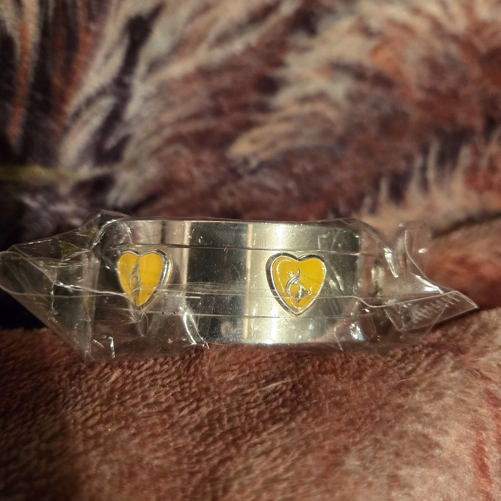 BRACELET